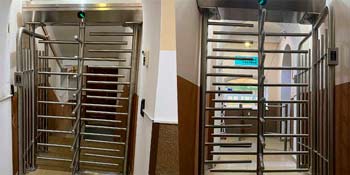 Повноростовий турнікет для проходу